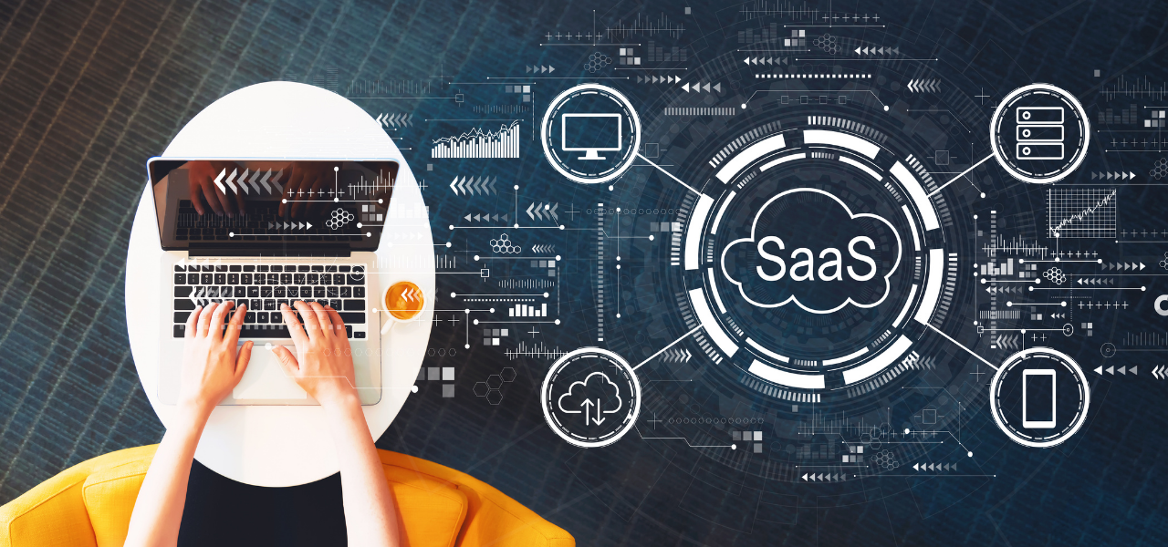 Vue SaaS cloud connectée à plusieurs outils pour illustrer les économies générées par un logiciel SaaS
