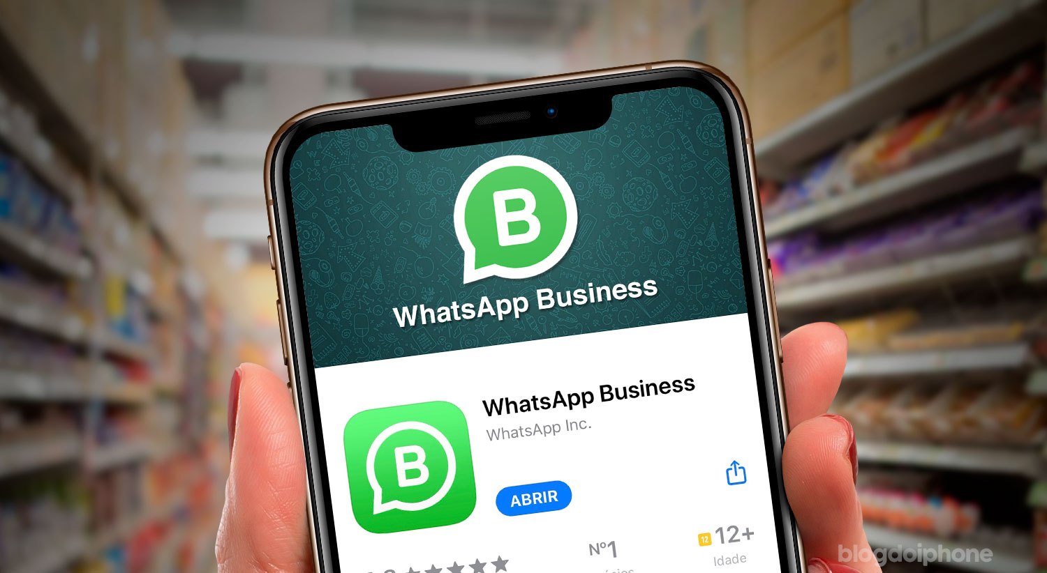 Application WhatsApp Business sur smartphone pour illustrer la vente digitale des PME africaines